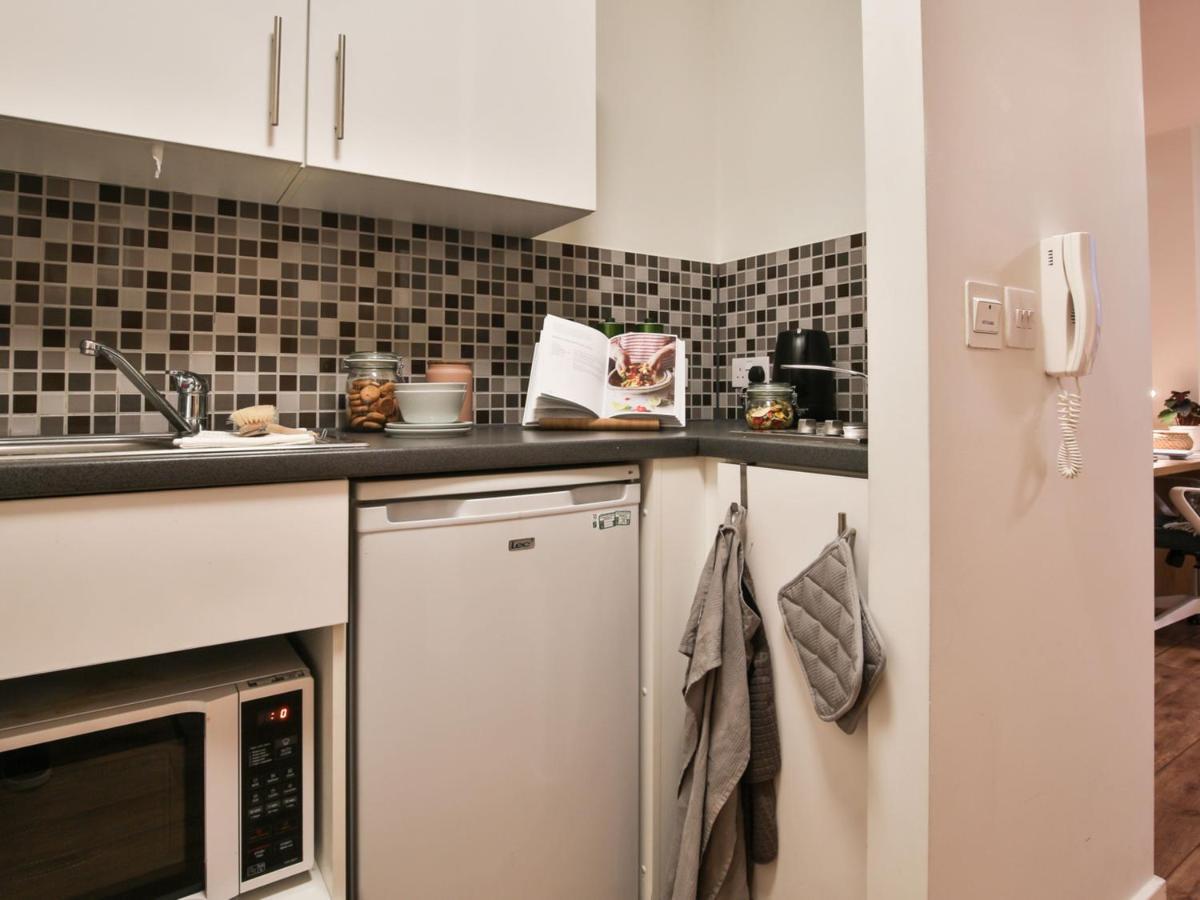 Private Bedrooms With Shared Kitchen And Studios Minutes Away From Wembley Stadium At Sterling Court London Exterior photo